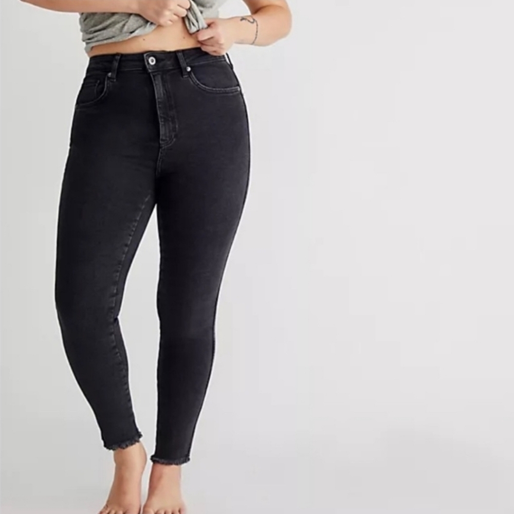 We The Free High Waist Faded Black Skinny Jeans w/Stretch, Raw Hem, Sz 31, EUC!